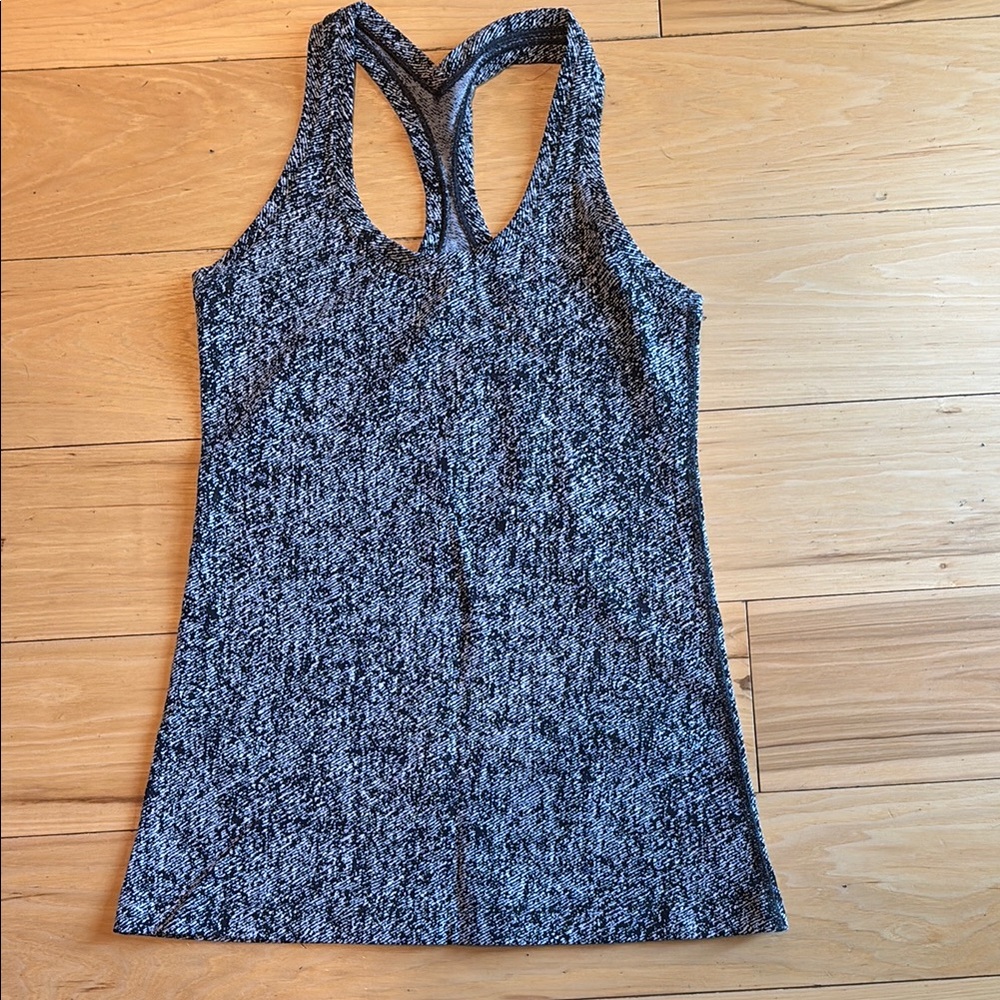 Lululemon Size 6 Like New Navy and White Racerback Tank Top